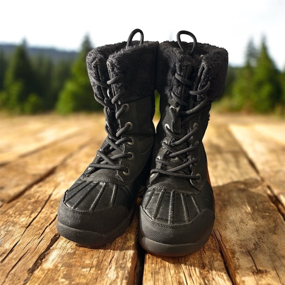 Lugz Black Winter Boots with Fur Lining
